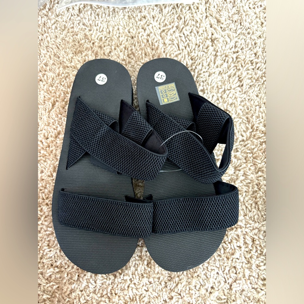 Black strap sandals
